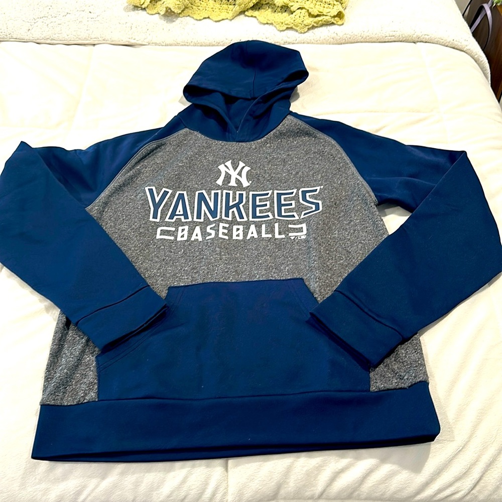 NY Yankees color blocked navy and gray heavyweight hoodie, size medium.